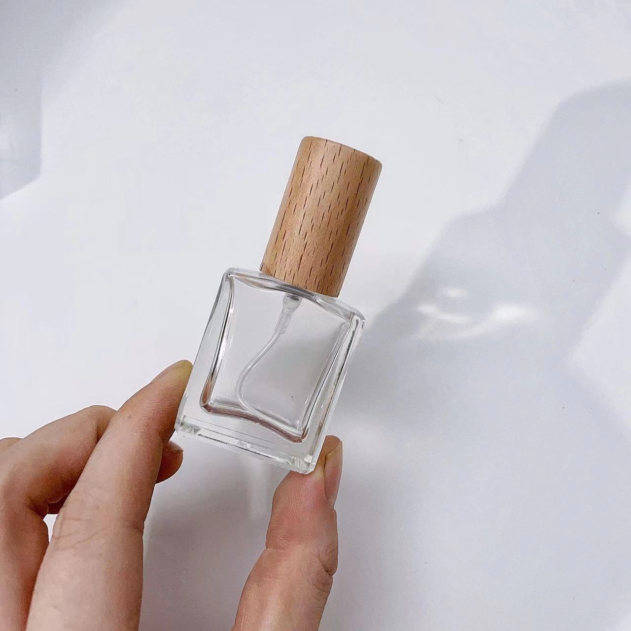 Flacone Spray per profumo in v - Perfume Fragrance Vending Machine recensione e prezzo
